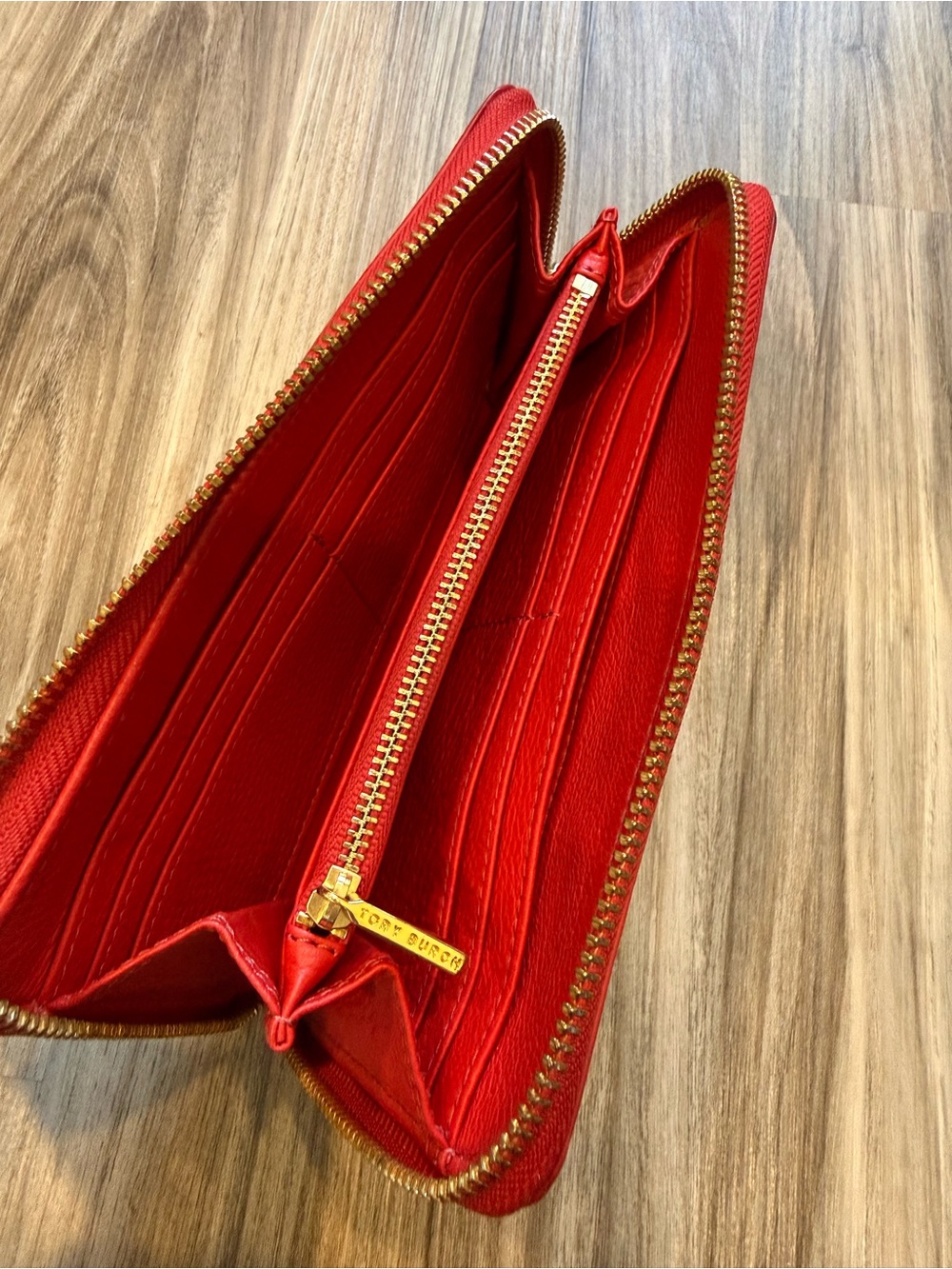 Tory Burch Amanda Continental Wallet Red Leather with Gold Logo - Picture 5 of 9